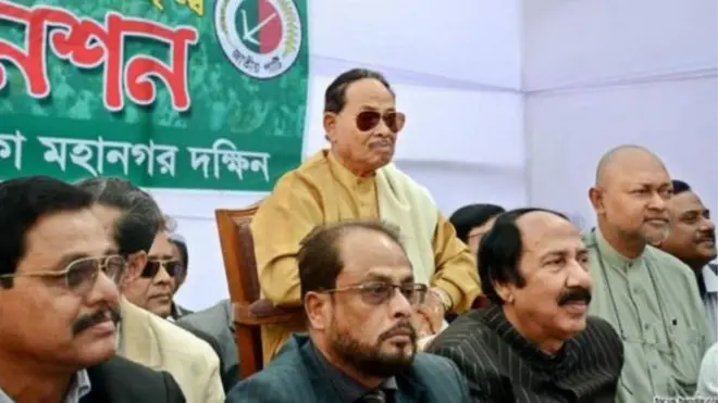 জাতীয় পার্টির এক অনুষ্ঠানে জেনারেল এরশাদ। ২০১৯ সালে তিনি মারা যান। 