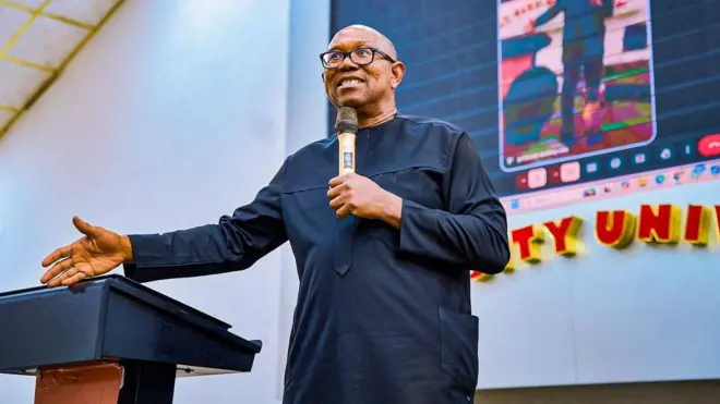 Peter Obi nibi ipade oloṣelu kan, o wọ aṣọ dudu