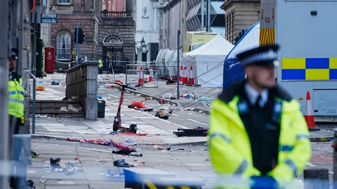 liverpul, automobilom u navijače liverpula