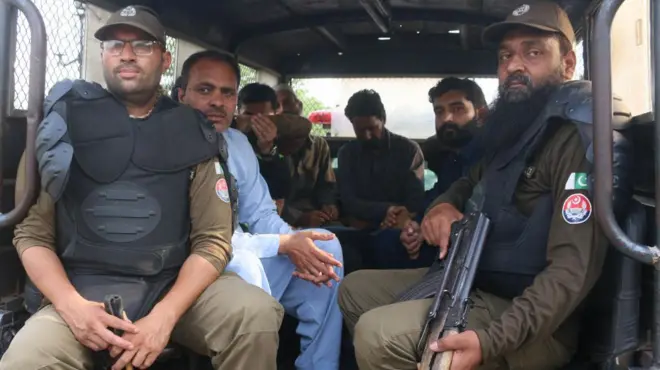 پی ٹی آئی کا کہنا ہے کہ اس کے دس ہزار کارکن گرفتار کیے جا چکے ہیں