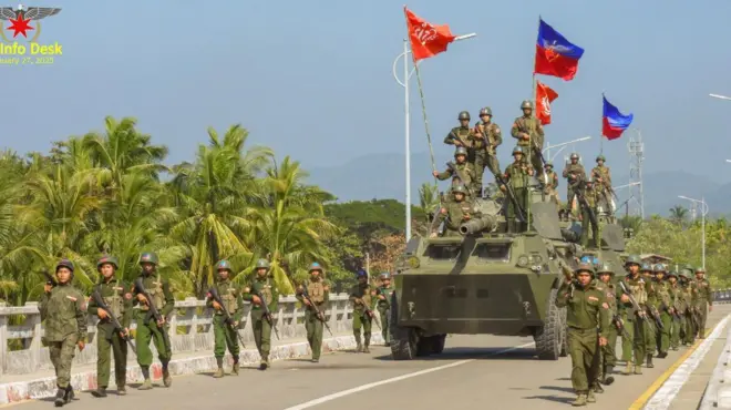  ရခိုင်ပြည်နယ်နဲ့ ဧရာဝတီတိုင်းအစပ်မှာ တွေ့ရတဲ့ အေအေတပ်ဖွဲ့ဝင်တွေ (ပုံဟောင်း)