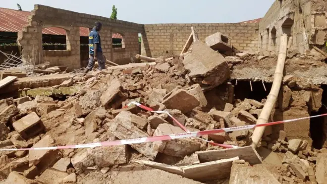 Aworan ṣọọṣi to wo lulẹ