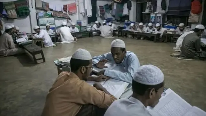 মাদ্রাসার শ্রেনিকক্ষ