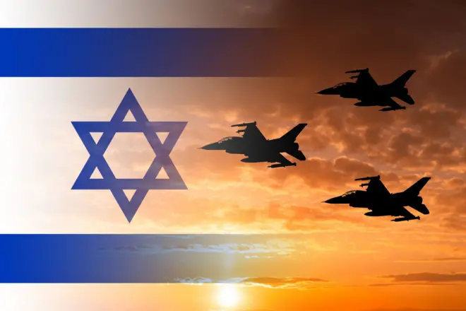 طائرات مقاتلة على خلفية العلم الإسرائيلي