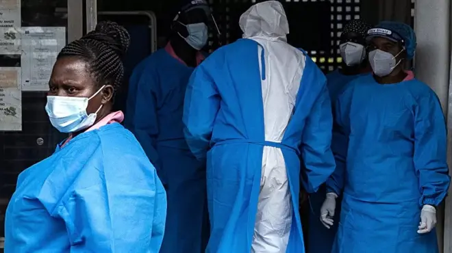 Agents de santé.