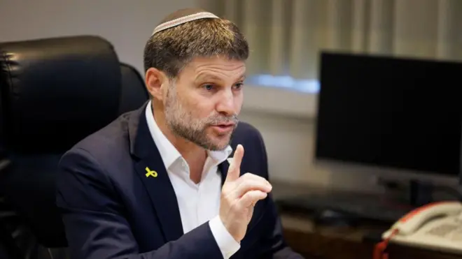 ښاغلی سموترېچ په ښکاره له اسرائیل سره د لوېدیځي غاړې پر یو ځای کولو ټینګار کوي او غزې ته د بشري مرستو له لېږلو سره مخالف دی. 