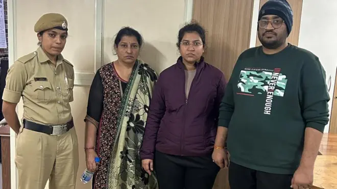 నికితను, ఆమె తల్లిని, సోదరుడిని బెంగళూరు పోలీసులు అరెస్టు చేశారు