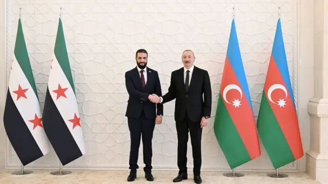 Suriyanın keçid dövrü Prezidenti Əhməd Əl Şaraa Azərbaycana rəsmi səfərə gəlib İlham Əliyevlə görüşüb.