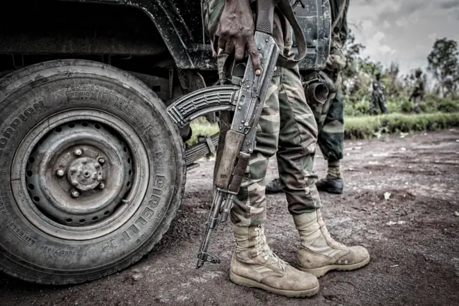 Ifoto yo mu ntara ya Kivu ya Ruguru, aho abo mu mutwe witwaje intwaro wa Nyatura bitegura guherekeza imodoka zitwaye coltan.