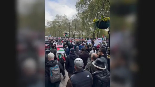 انطلقت في العاصمة البريطانية لندن مظاهرات حاشدة دعما لفلسطين