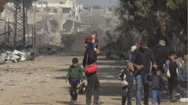 বহু মানুষ আল শিফা ছেড়ে চলে যাচ্ছেন।