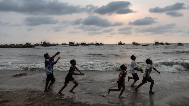 Деца у Мумбају