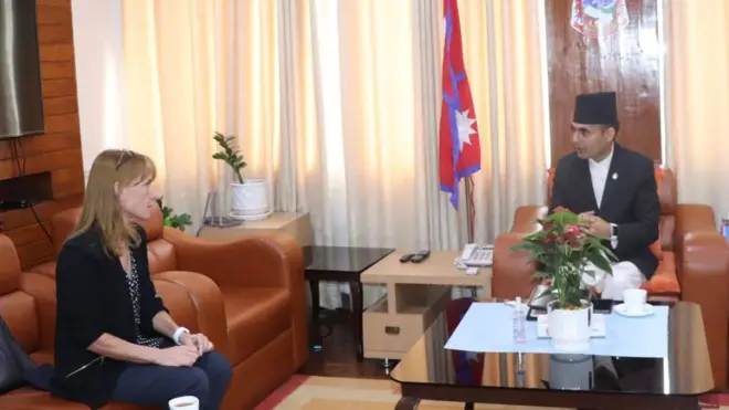 सूचना तथा सञ्चारमन्त्रीसँग भेट्दै स्टारलिङ्ककी निर्देशक रेबेका हन्टर