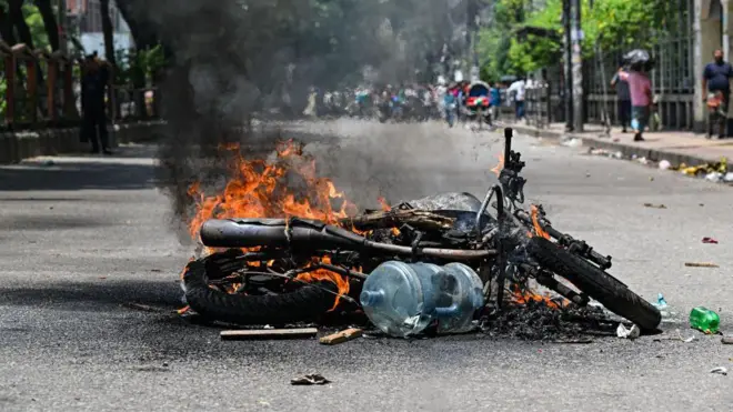 బంగ్లాదేశ్‌లో విద్యార్థుల నిరసన