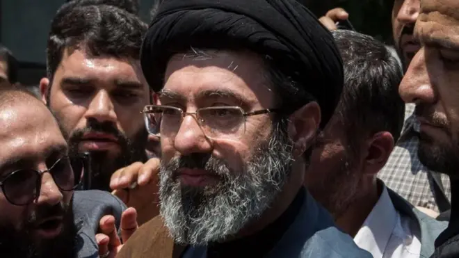 Mojtaba Khamenei, mwenye umri wa miaka 56, anatarajiwa kuendelea na utawala wa baba yake
