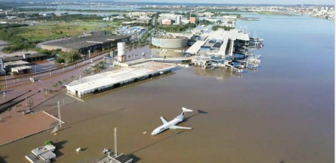 سیل در فرودگاهی در استانبول