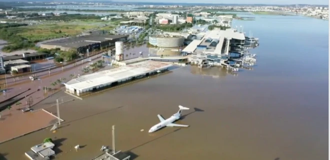 سیل در فرودگاهی در استانبول