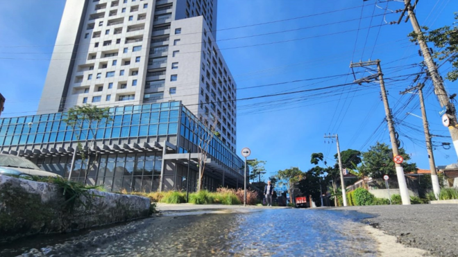Água limpa que sai do prédio mais alto de São Paulo, o Platina 220