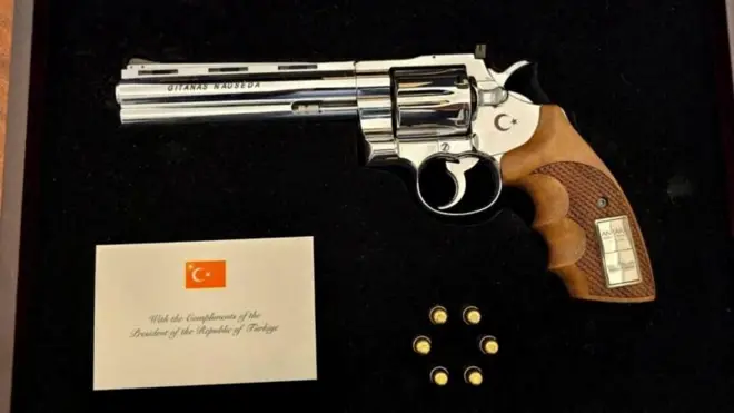 Zawadi ya Bw. Erdogan kwa viongozi wa NATO