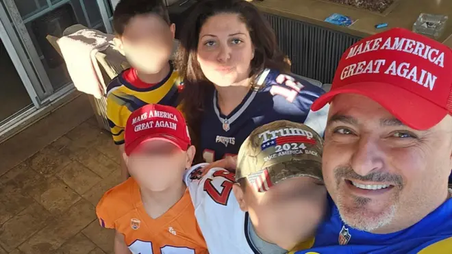 Arpineh y su esposo Arthur con sus hijos en tiempos más felices antes de que los agentes de ICE llegaran a la casa de la familia.