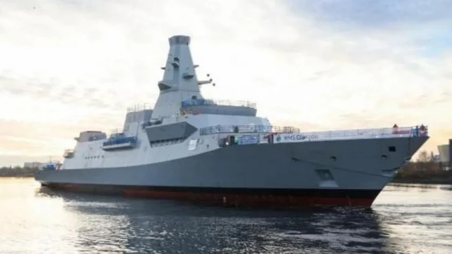 Фрегат на воде