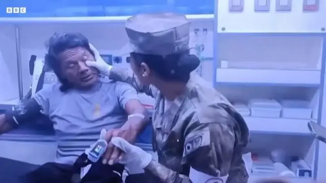 మత్స్యకారుడికి వైద్య పరీక్షలు