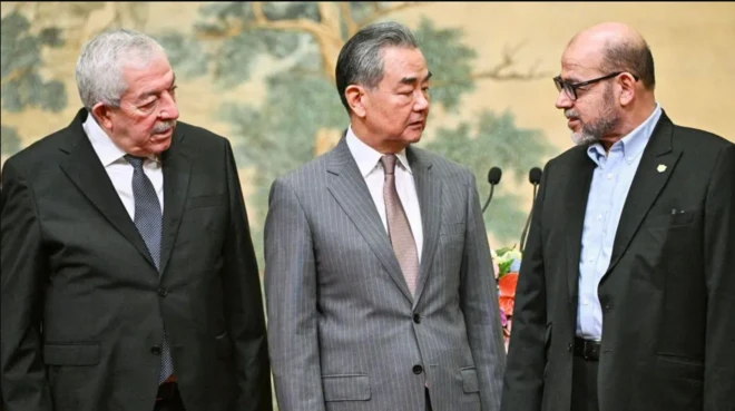 wasaarada arrimaha dibadda ee Shiinaha ayaa dadaalada waday