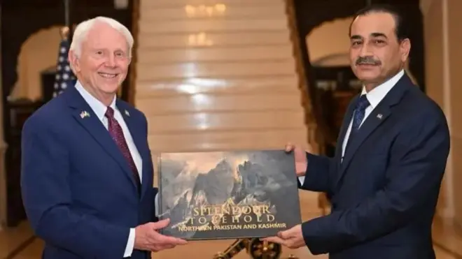 جیک برگمین، عاصم منیر