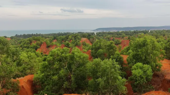 ఎర్రమట్టి దిబ్బలు