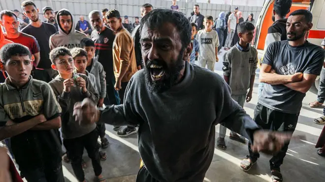 شمار زیادی از فلسطینی‌هایی که در مرکز آمریکایی توزیع غذا هدف قرار گرفتند به بیمارستان ناصر در خان‌یونس منتقل شدند که از مناطق خطرناک جنگی رده‌بندی شده است