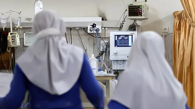 عکس تزئینی از دو دانشآموز در بیمارستان