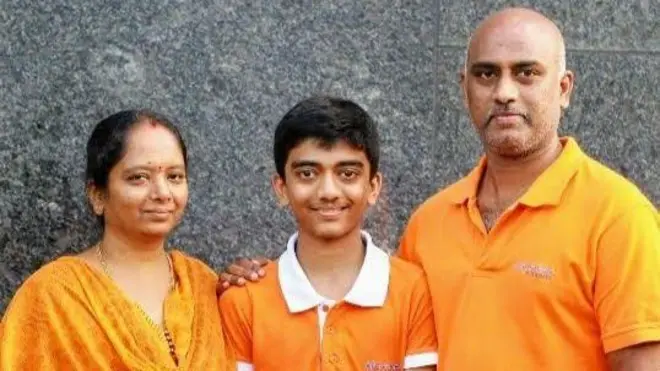 पद्‌माकुमारी, गुकेश आणि रजनीकांत, काही वर्षांपूर्वीचा फोटो