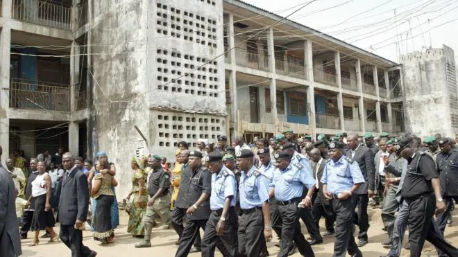 Aworan baraaki awon olopaa