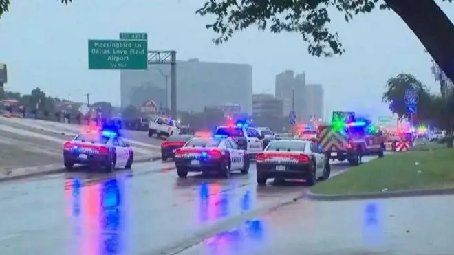 Полицейские машины припаркованы вдоль прилегающих дорог, Далас
