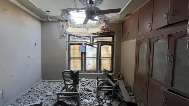 ధ్వంసమైన ఇల్లు