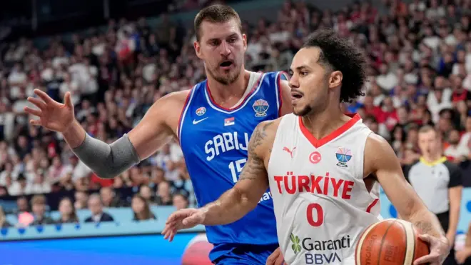 Nikola Jokić i Šejn Larkin 