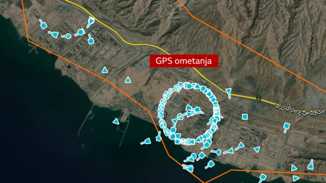 Мапа иранске обале са плавим иконама које означавају бродове, али приказују те бродове у кругу и на копну.