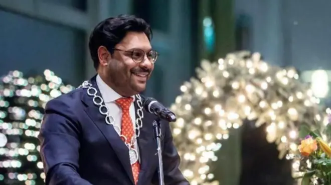 నెదర్లాండ్స్ , మేయర్ ఫల్గుణ్, నాగ్పూర్, జన్మనిచ్చిన తల్లి