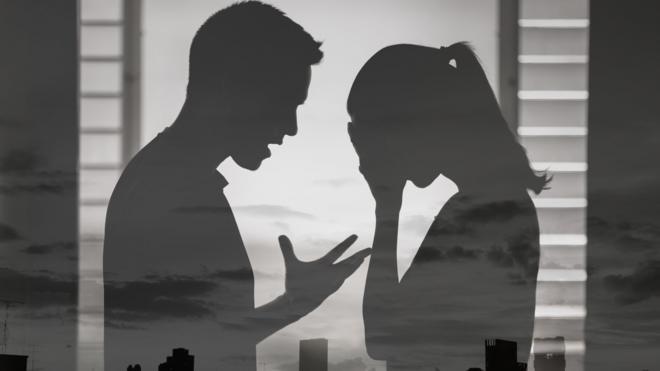 Sombratela preta futebol virtual bet365homem brigando com mulher