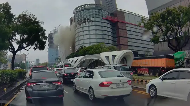 台湾台中一家知名百货商场“新光三越”在星期四上午（2月13日）发生剧烈爆炸
