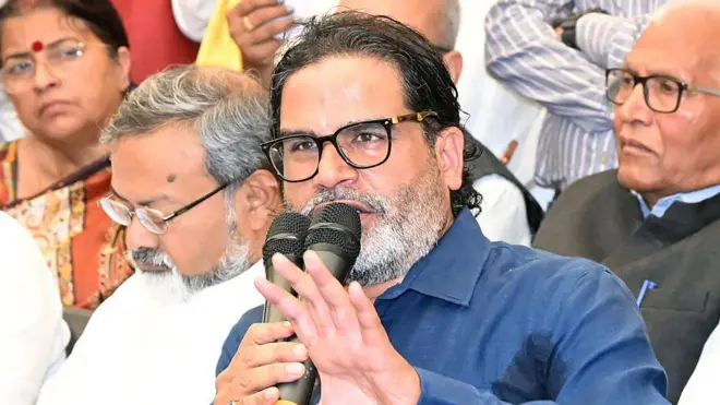 जन सुराज पार्टी के संस्थापक प्रशांत किशोर ने 18 नवंबर, 2025 को पटना में पार्टी कार्यालय में एक प्रेस कॉन्फ्रेंस को संबोधित किया. 