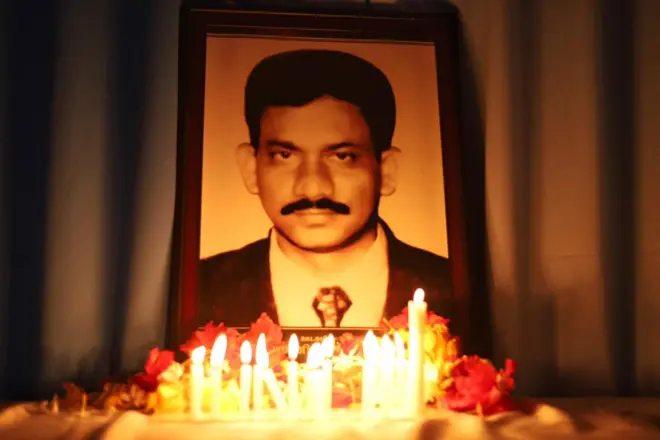 ඝාතනයට ලක්වු දමිළ මාධ්‍යවේදී සුබ්‍රමනියම් සුකිර්දරාජන්ගේ 17 වන ගුණ සැමරුම වෙනුවෙන් අද (24) උතුරු නැගෙනහිර පළාතේ ස්ථාන කිහිපයකම සැමරුම් වැඩසටහන් සංවිධානය කොට තිබිණ.