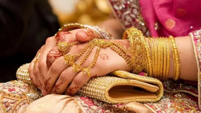 বিপদের বন্ধু হিসেবে অনেকেই স্বর্ণ সংরক্ষণ করেন