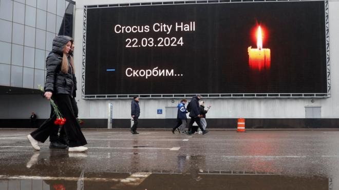 Entrada do Crocus, casa de shows palco de massacre na Rússia