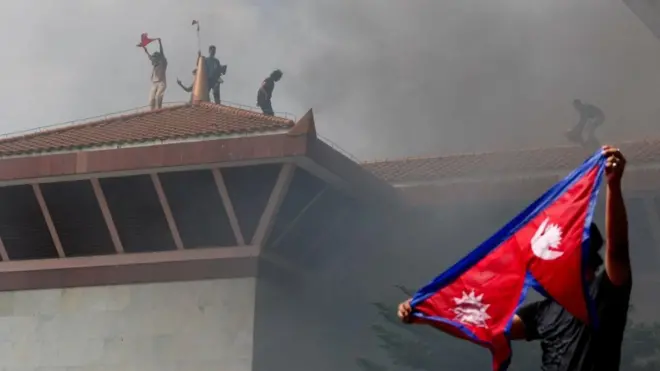 خشم معترضان در نپال پس از فیلترشدن شبکه‌های اجتماعی، شعله‌ور شد