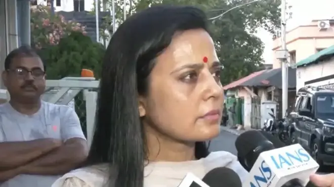 महुआ मोइत्रा