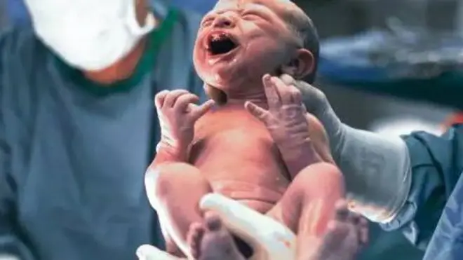 "تتراجع خصوبة الرجال كما تتراجع خصوبة أقرانهم من النساء لكن ببطء أكثر و في عمر متأخر عن النساء"