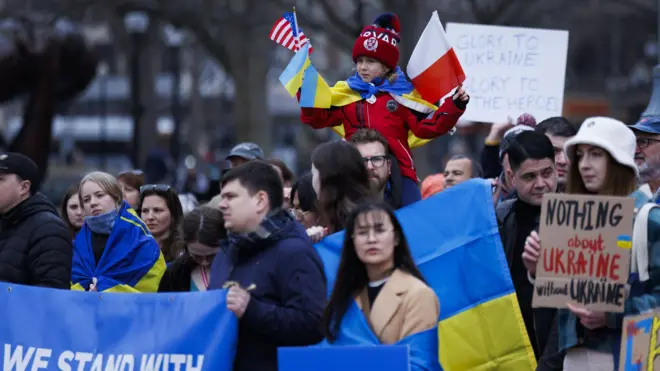 تجمع في منتزه في بوسطن لدعم أوكرانيا والرئيس فولوديمير زيلينسكي 