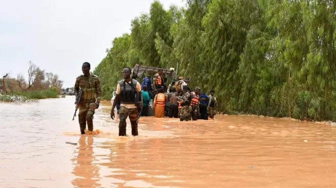 Des centaines de milliers de personnes ont été inondées ces dernières semaines.