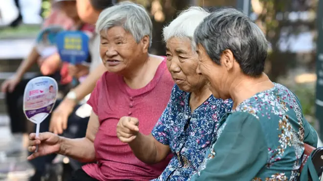 Idosos relaxamradar betum parque na Lindai Road, no distritoradar betYingzhou, na cidaderadar betFuyang, provínciaradar betAnhui, no leste da China